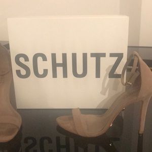 SCHUTZ- 8.5   EXCELLENT CONDITION